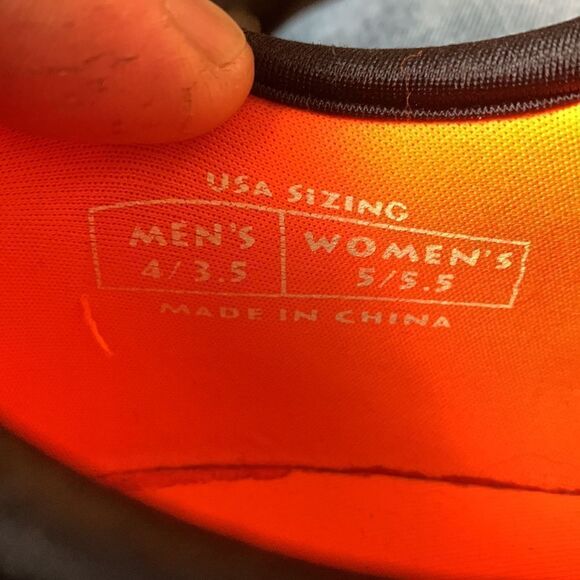 MUCK ankle booties, like new, maybe worn once, women’s size 5/ 5.5 - Picture 7 of 7